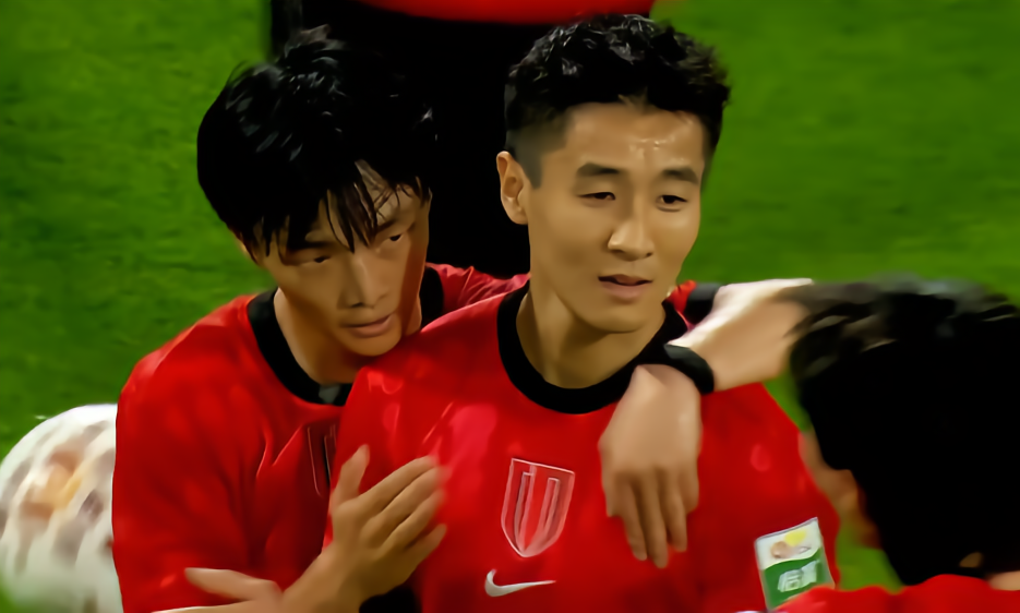成都客场2-1逆转津门虎迎九连胜，韦世豪双响，王献钧破门