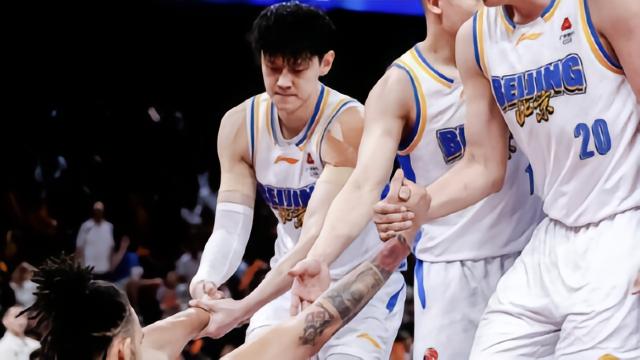 记者：上海并非无懈可击，北京保持防守强度和进攻水准可与之抗衡